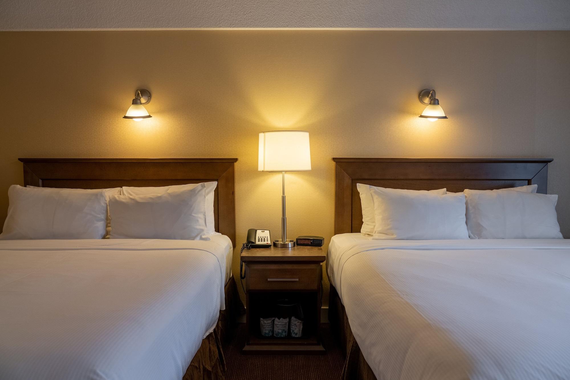 Irwin'S Mountain Inn Банф Экстерьер фото