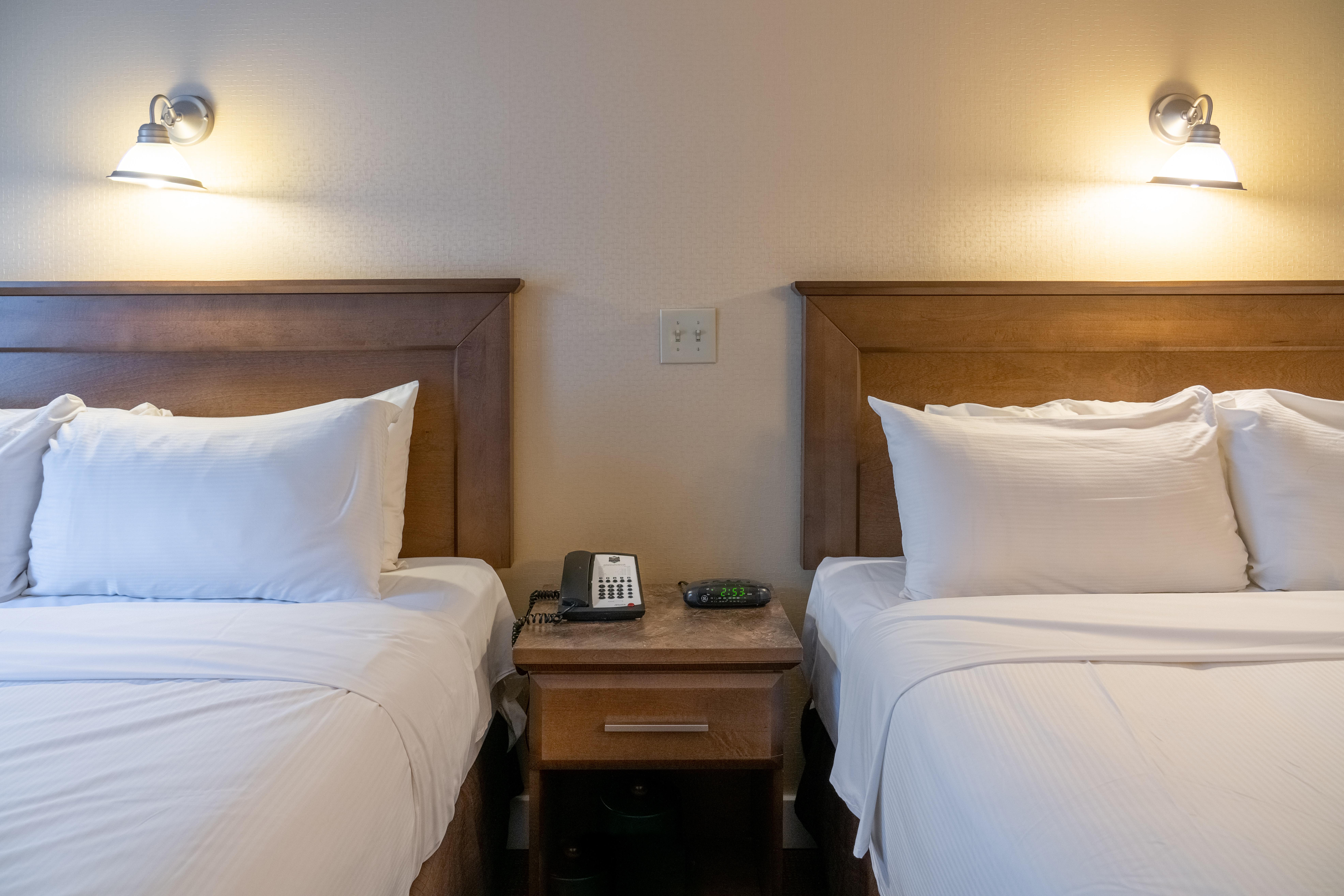 Irwin'S Mountain Inn Банф Экстерьер фото